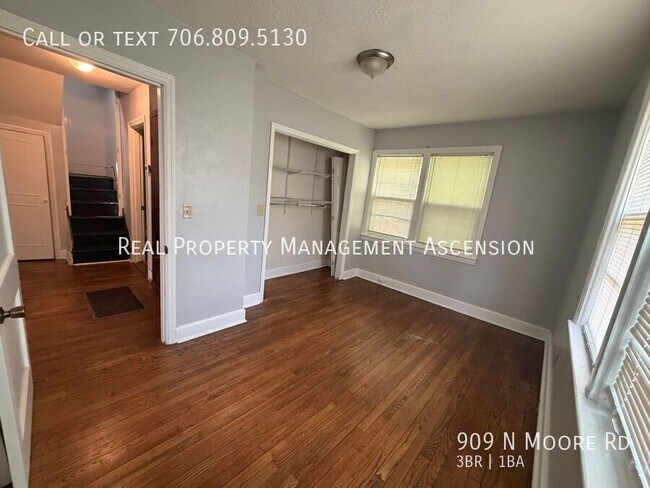 Building Photo - 909 N Moore Rd