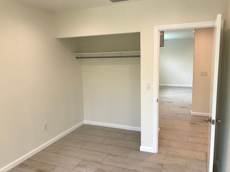 Building Photo - 10166 Petit Ave