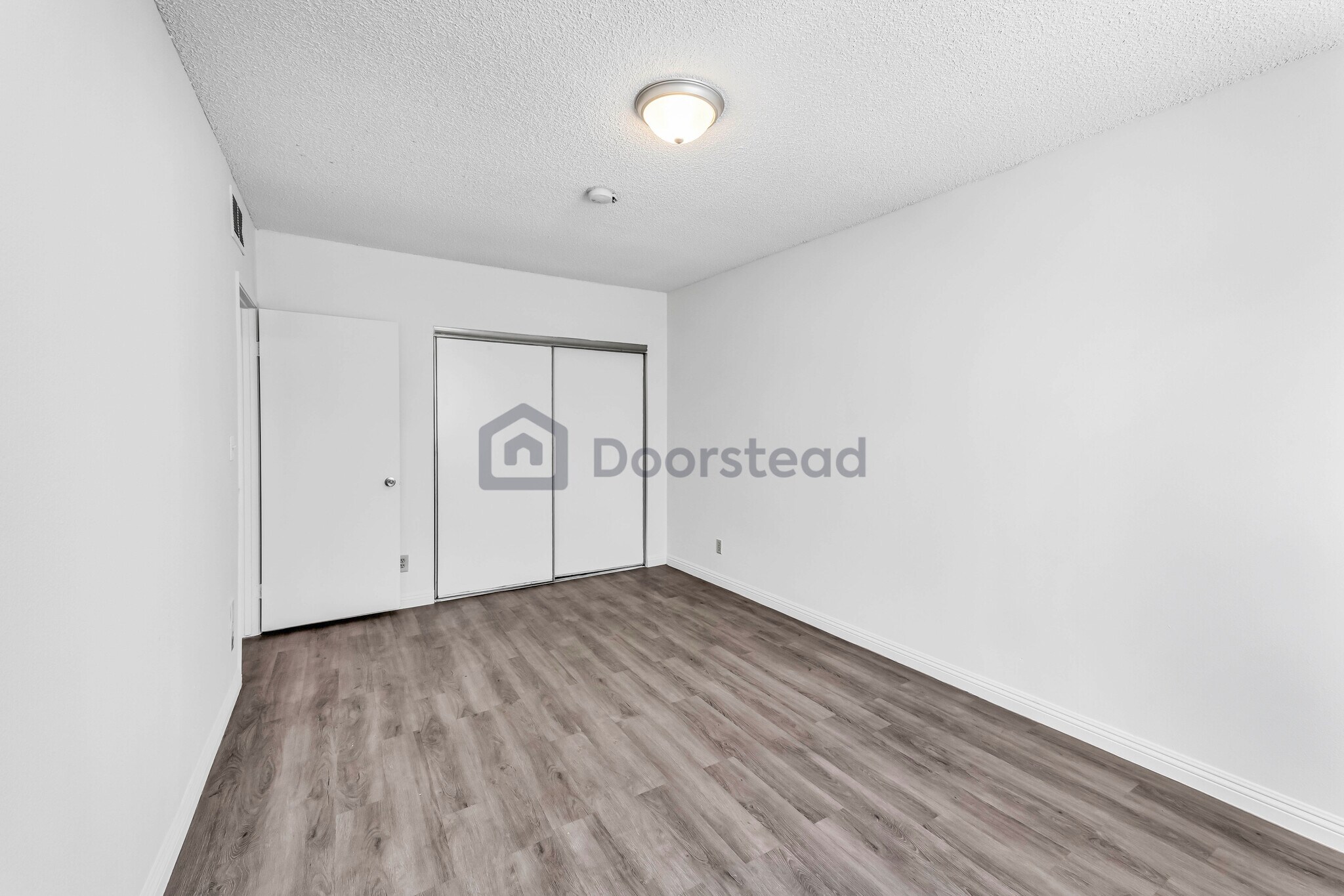Building Photo - 15555 Nordhoff St