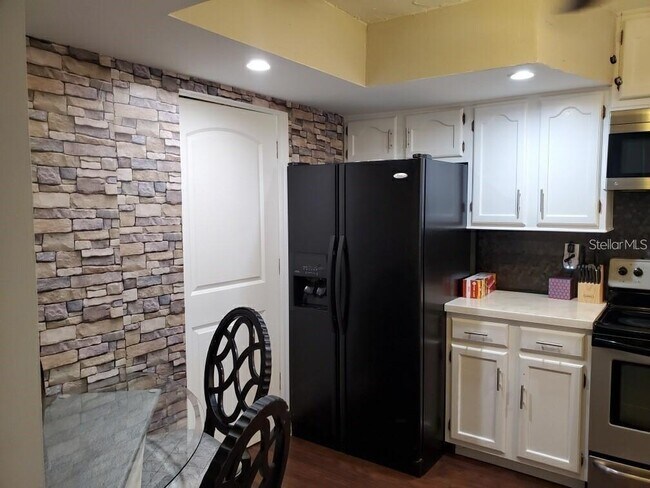 Building Photo - 7035 Cognac Dr