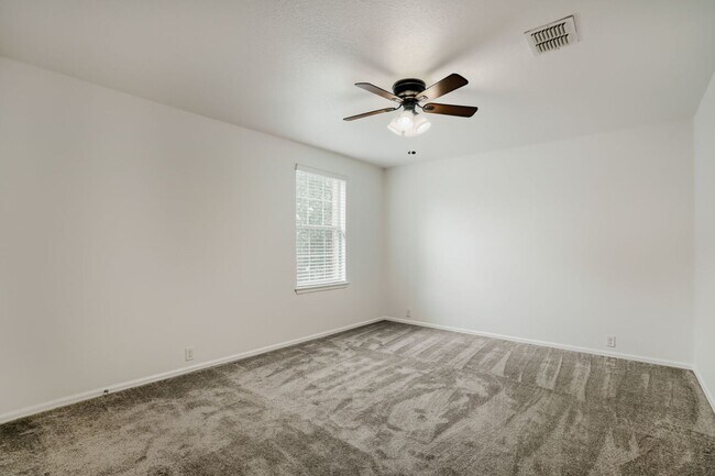 Building Photo - Beautiful 4 Bedroom Home