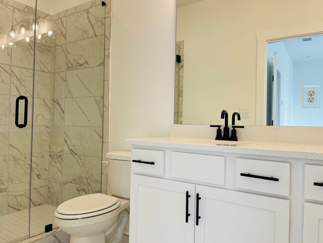 Building Photo - LIKE NEW IN PARK VUE! Townhome located across from Westside Park in Atlanta! MUST SEE!