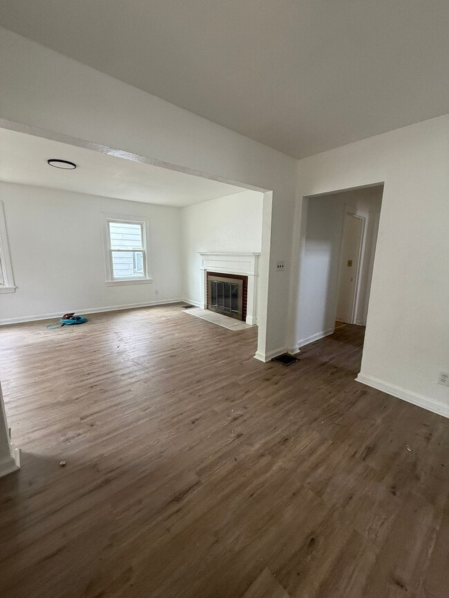 Building Photo - 121 S Delmar Ave