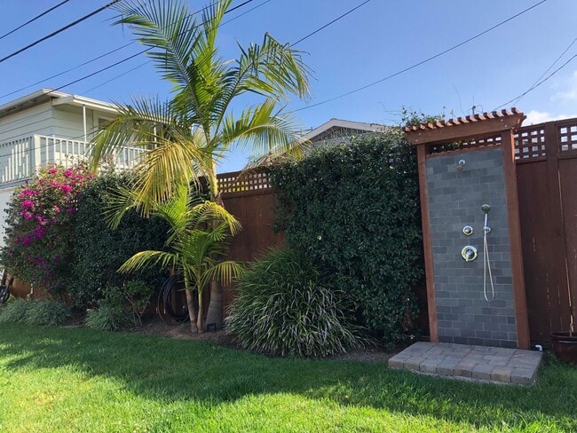 Building Photo - Beautiful Craftsman 2 Bedroom North Park Home!