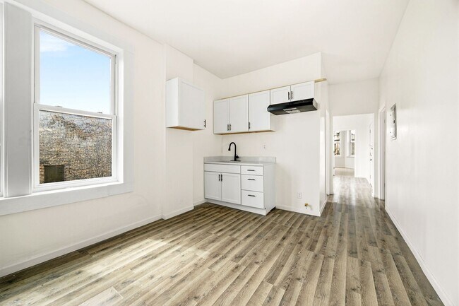 Building Photo - 1621 S Lawndale Ave
