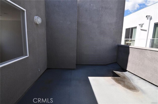 Building Photo - 1617 S Beverly Glen Blvd