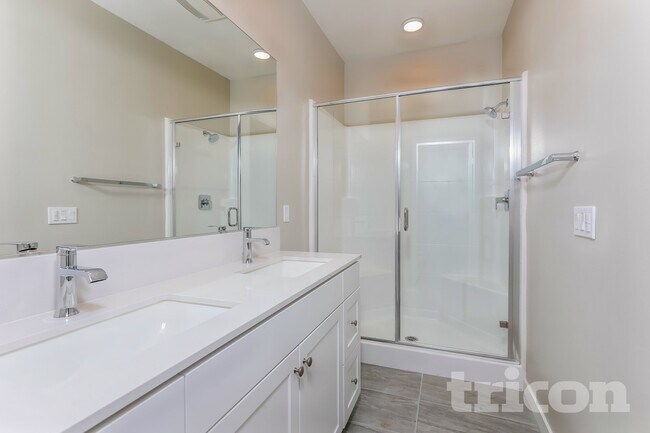 Building Photo - 24933 Siempre Ct