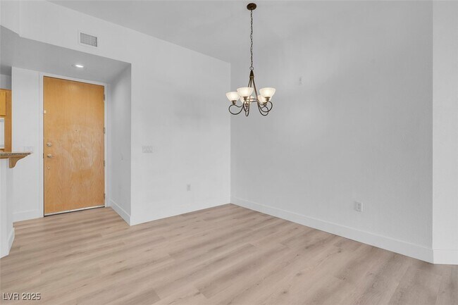 Building Photo - 75 E Agate Ave