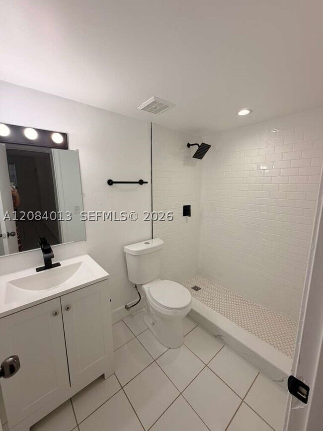 Building Photo - 1255 W 53rd St