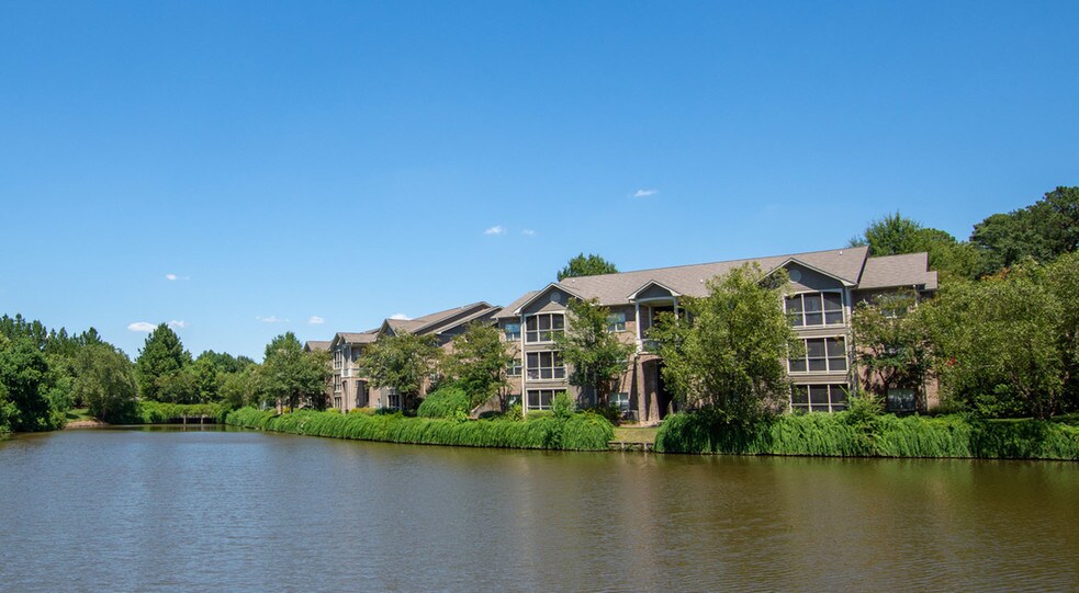 Building Photo - The Lakes Apartments