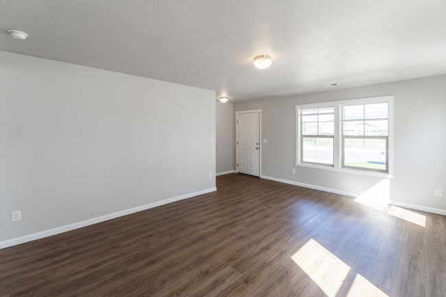 Building Photo - Charming 3 Bed, 2 Bath Home in Cheney – Op...