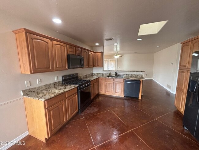 Building Photo - 5342 S San Pedro Ave