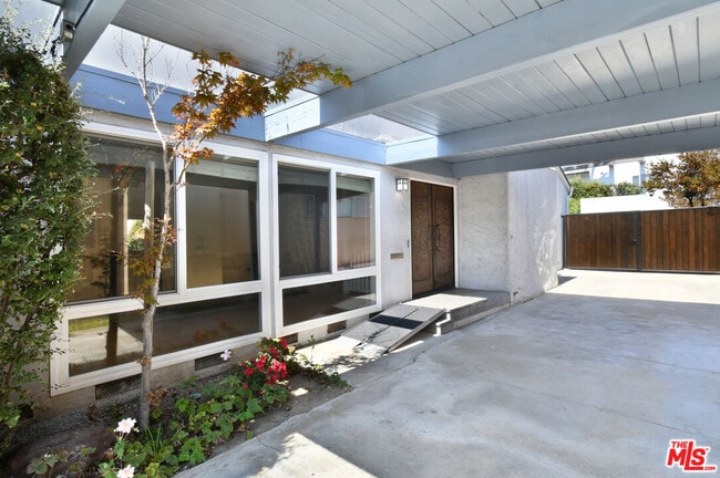 Building Photo - 6133 Maryland Dr