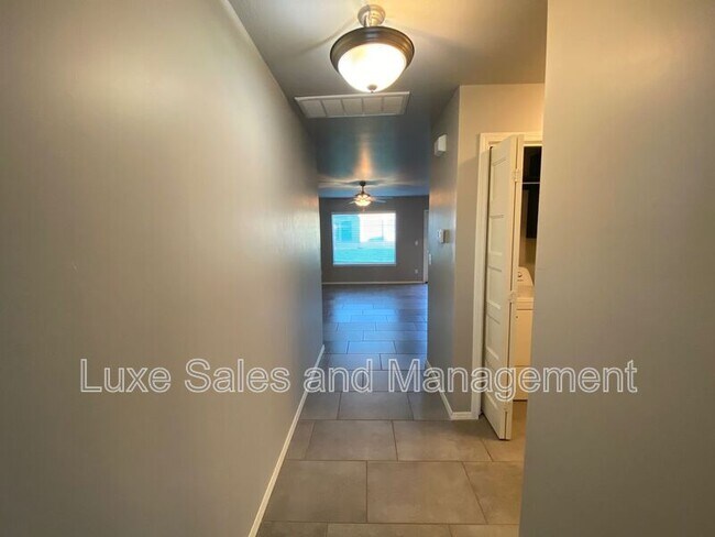Building Photo - 6933 Mayberry Ln