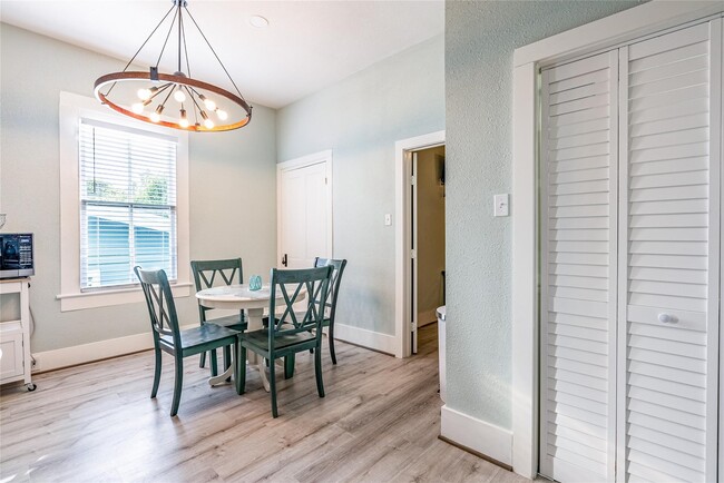 Building Photo - 1208 Avenue K