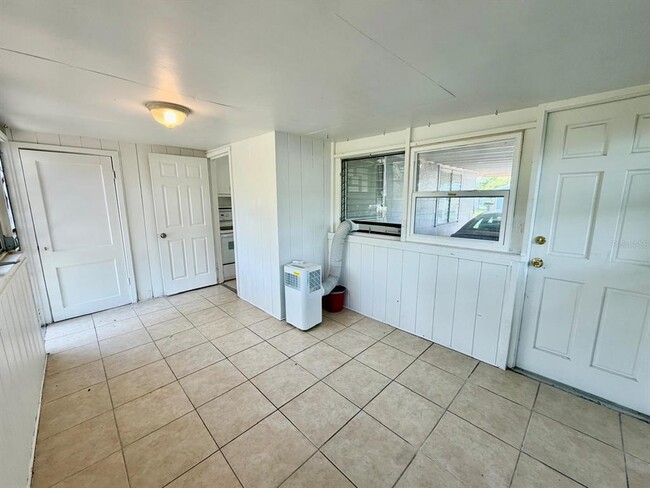 Building Photo - 4627 19th Ave S