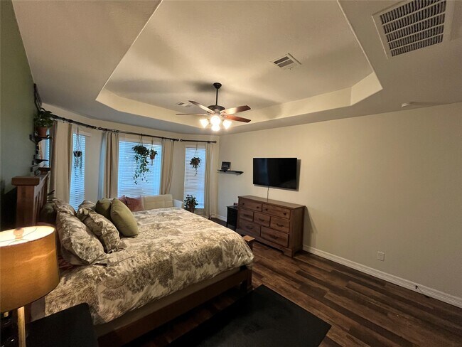 Building Photo - 31903 Dunham Lake Dr