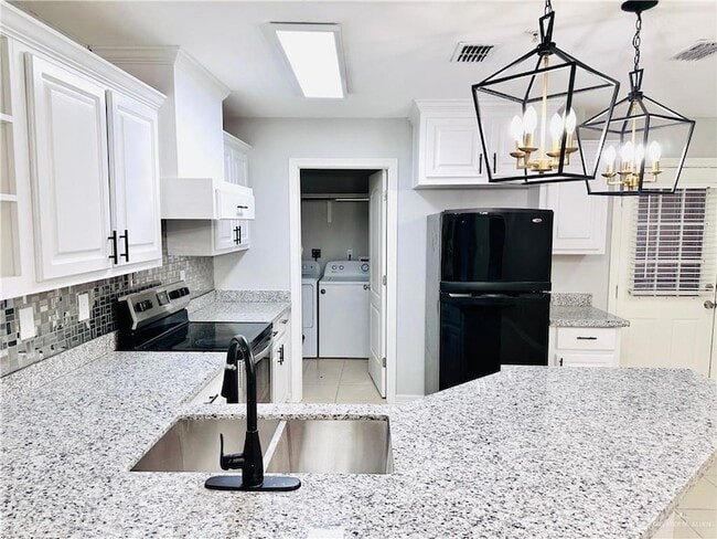 Building Photo - 213 S 49th St