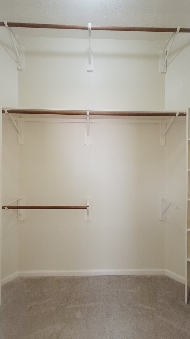 Building Photo - 16215 Brinton Ct