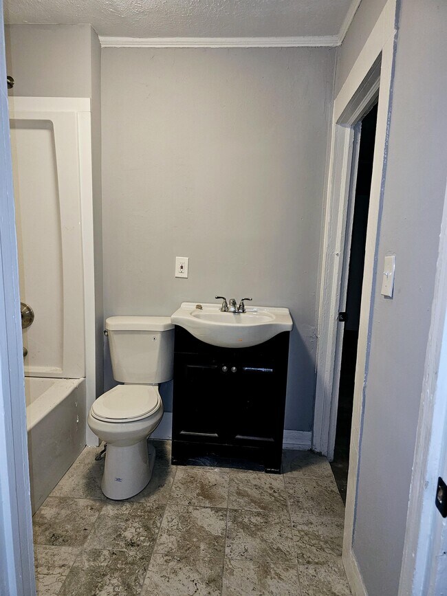 Building Photo - 2334 Garden Dr