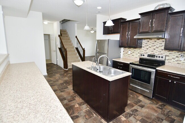 Building Photo - Spacious 5-bedroom, 3 full bath home in the Greenwood/Clark Pleasant area