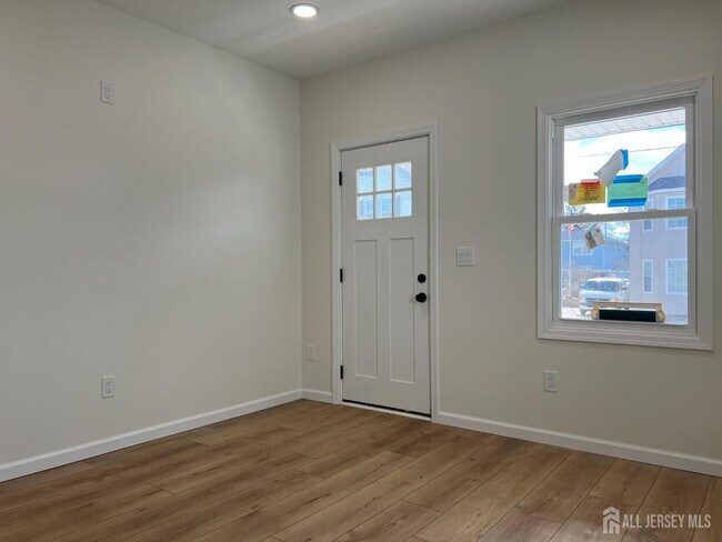 Building Photo - 33 Obert St