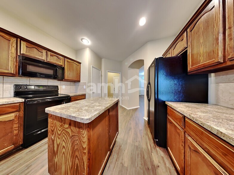 Building Photo - 7424 Alverstone Dr