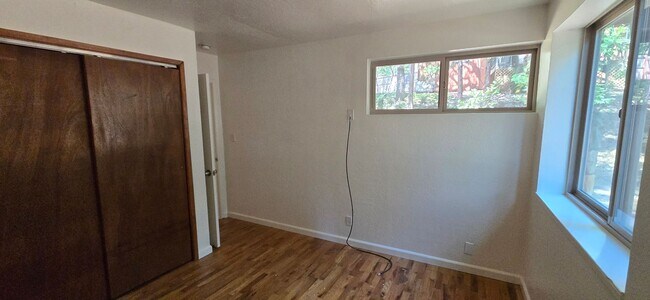Building Photo - 3 bed 2 bath home surrounded by nature