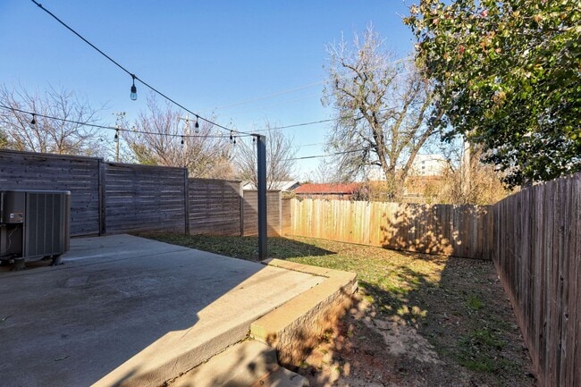 Building Photo - Modern 3-Bedroom Duplex Near OU Health Center and Okana Resort