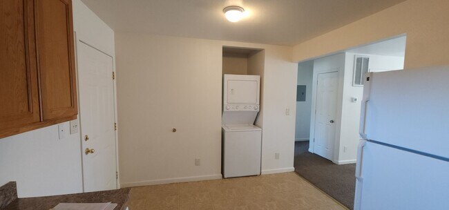 Building Photo - 1240 W Newlands Dr