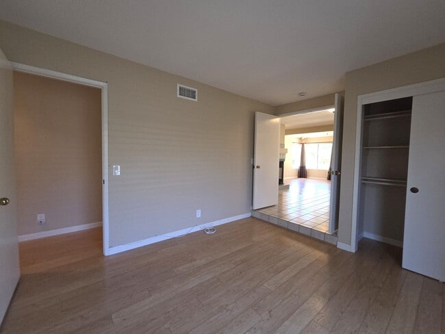 Building Photo - Scripps Ranch Beauty