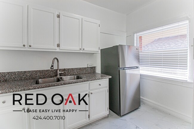 Building Photo - 915 Grattan St
