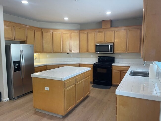 Building Photo - 2733 Sunflower Cir