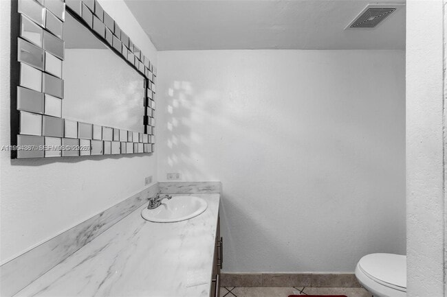 Building Photo - 10000 NW 80th Ct