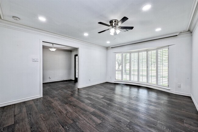 Building Photo - 5319 S Braeswood Blvd