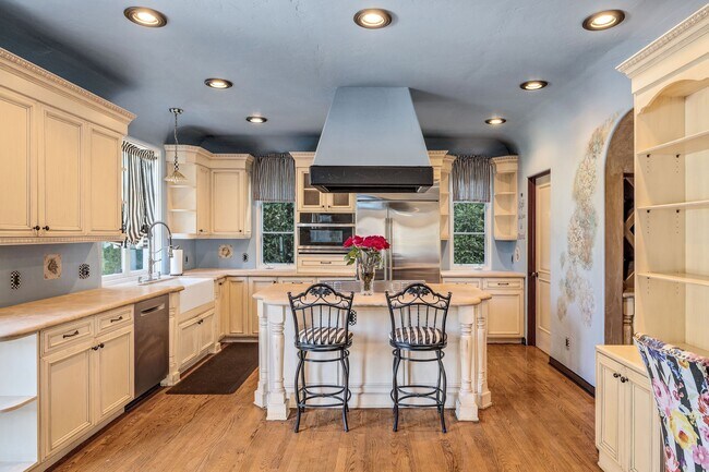 Building Photo - 1809 Palos Verdes Dr W