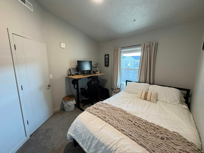 Building Photo - 64 W 600 S