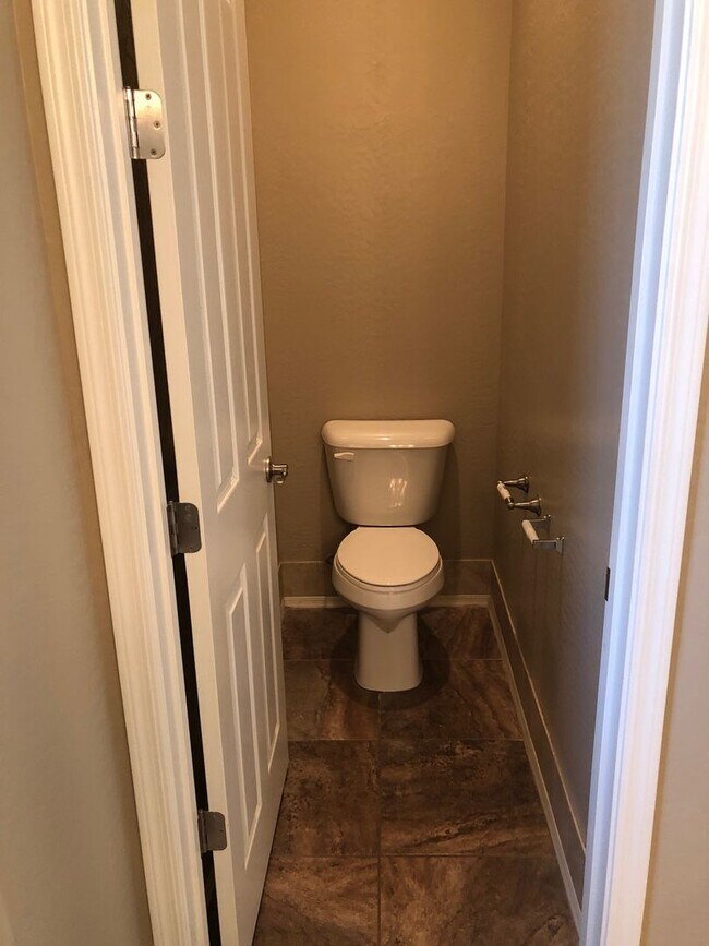 Building Photo - Corner Lot Charmer- Granville Amenities Included!