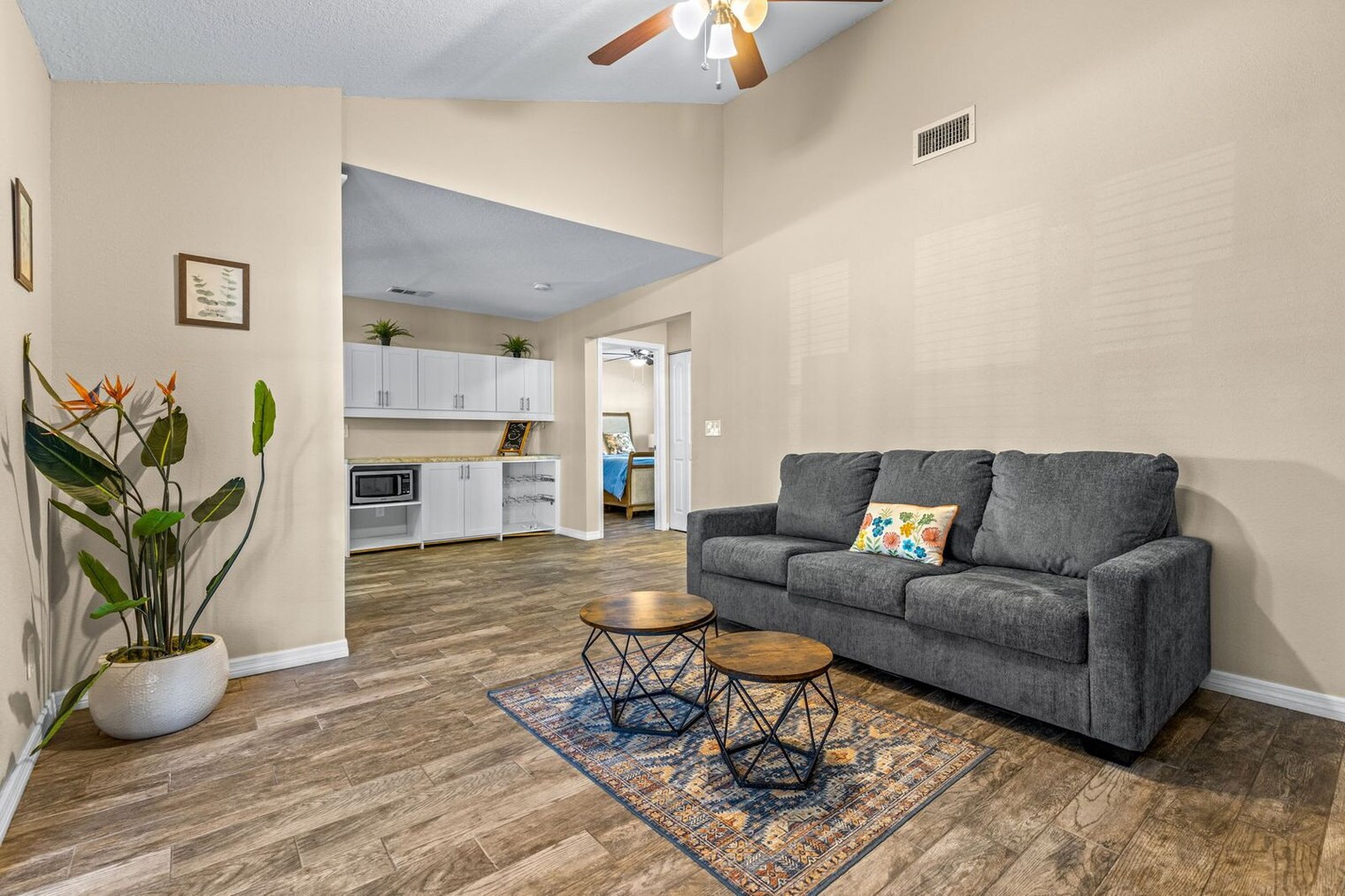 Building Photo - 9444 Laura Anne Dr