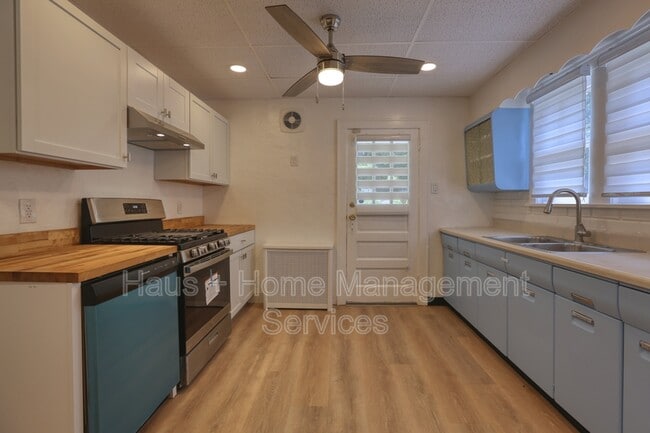 Building Photo - 544 James St