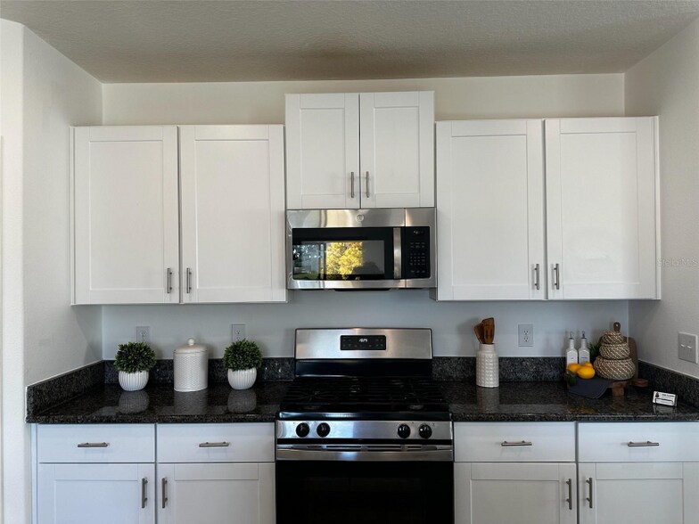 Building Photo - 5213 Dandelion St