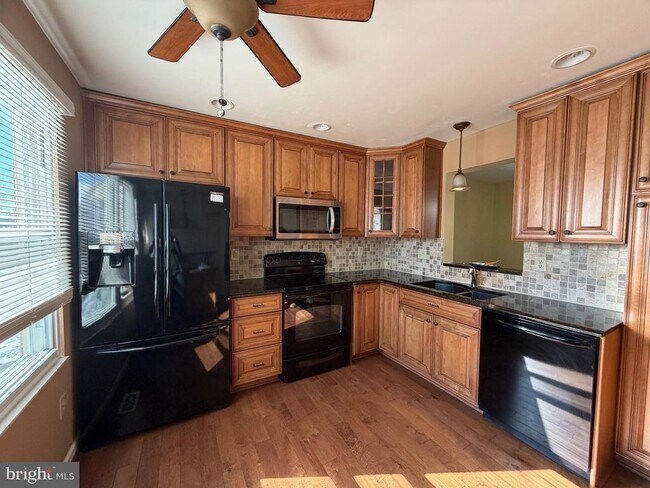 Building Photo - 302 Twisted Stalk Dr