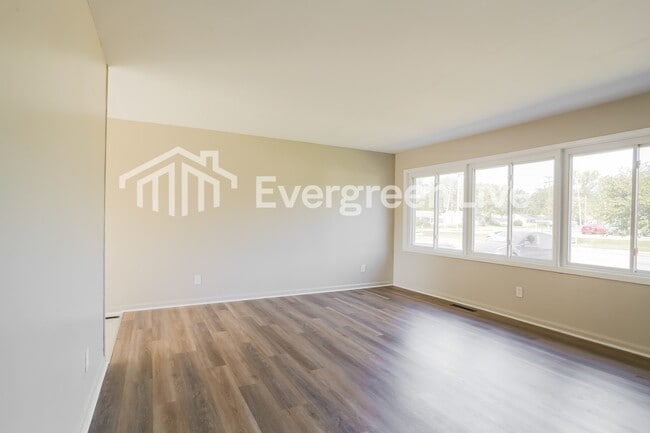 Building Photo - 4663 E Livingston Ave