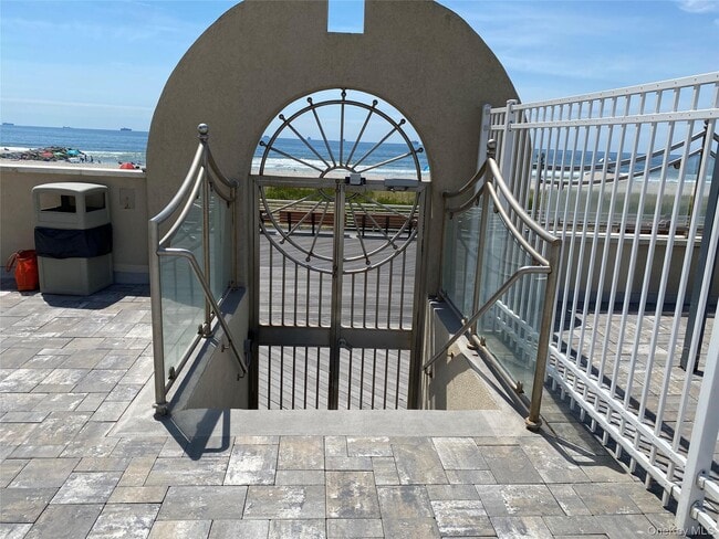 Building Photo - 360 Shore Rd