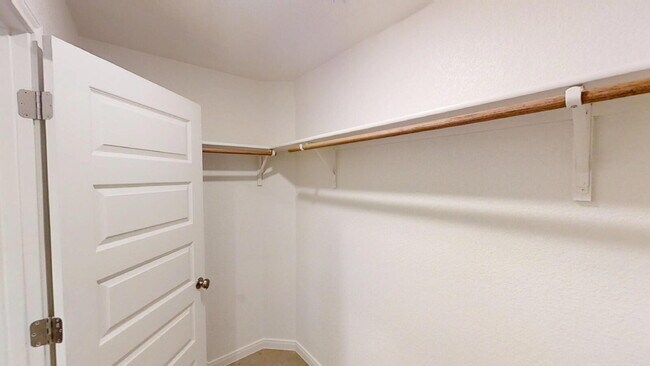 Building Photo - 907 Switchgrass Dr