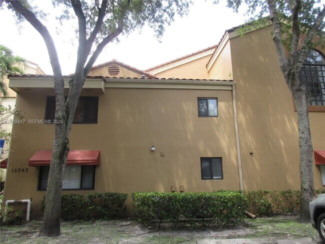 Building Photo - 15545 Miami Lakeway N