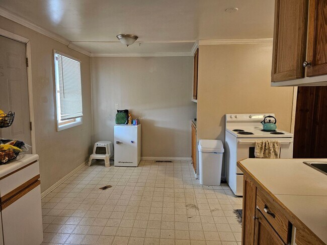 Building Photo - 4 bedroom House Close to U of M! Leasing for Fall 2026!