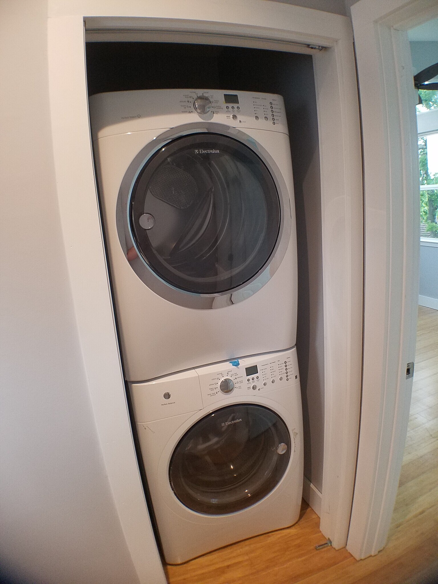 Upstairs Washer &amp; Dryer - 3205 Gravier Street