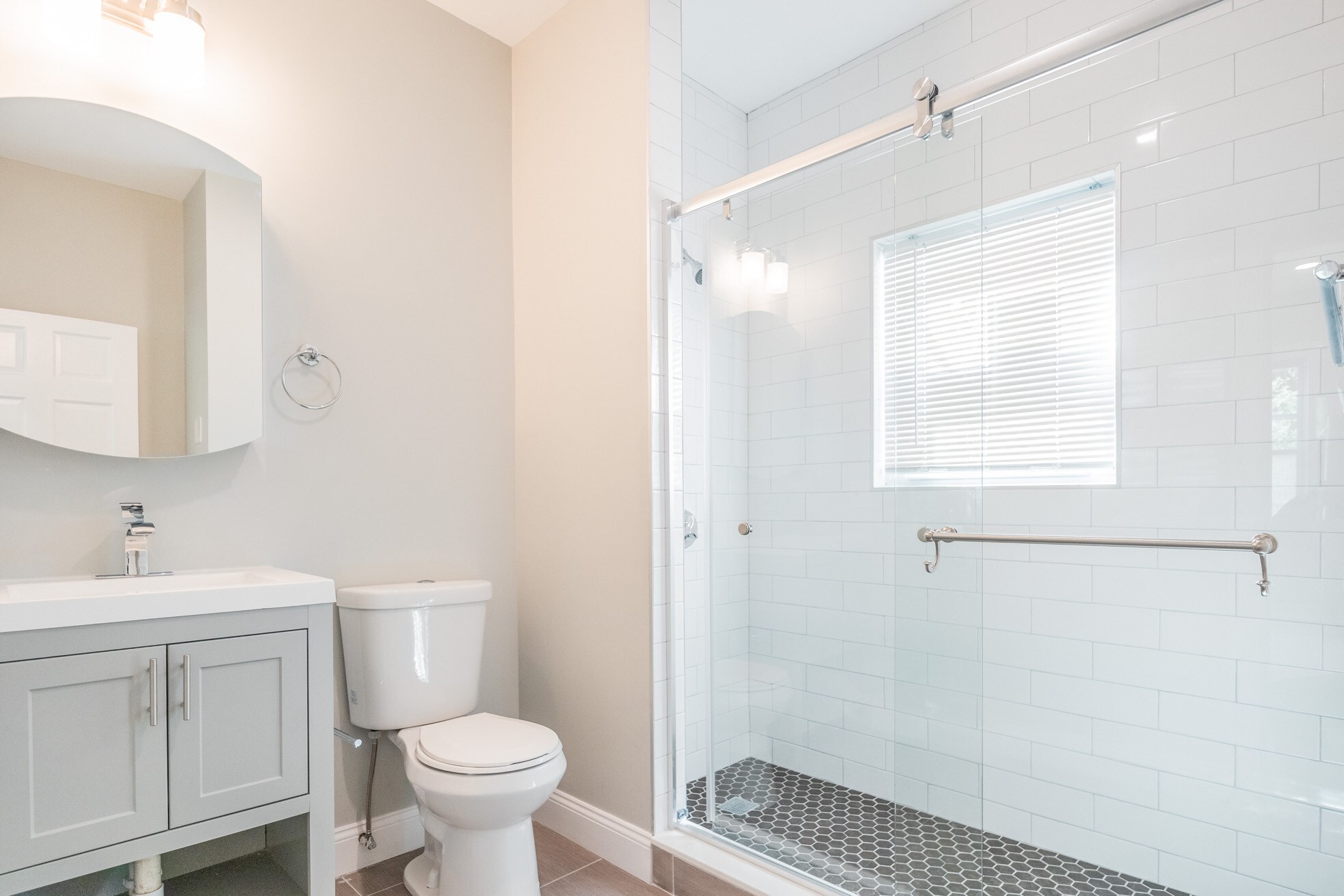 Building Photo - 16 Rossmore Rd