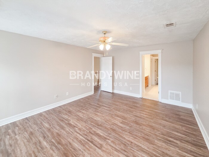 Building Photo - 170 Memory Ln